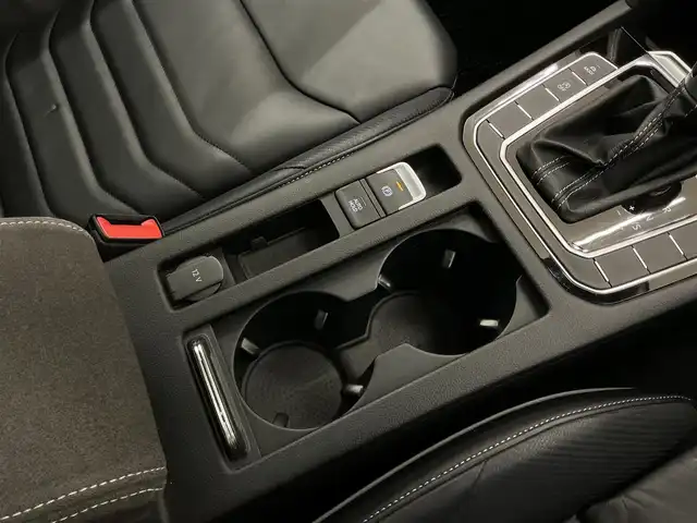 フォルクスワーゲン アルテオン TSI 4モーション Rラインアドバンス 岡山県 2018(平30)年 6万km 白 AndroidAuto/Apple　car　play/ヘッドアップディスプレイ/ACC/シートヒーター（ALL）/ドラレコ（F/R）/ブレーキオートホールド/パークアシスト/バックカメラ/アラウンドビューカメラ/WAC/パドルシフト/サンルーフ/走行モード/DYNAudio/CD/DVD/Bluetooth/AUX/FM/AM