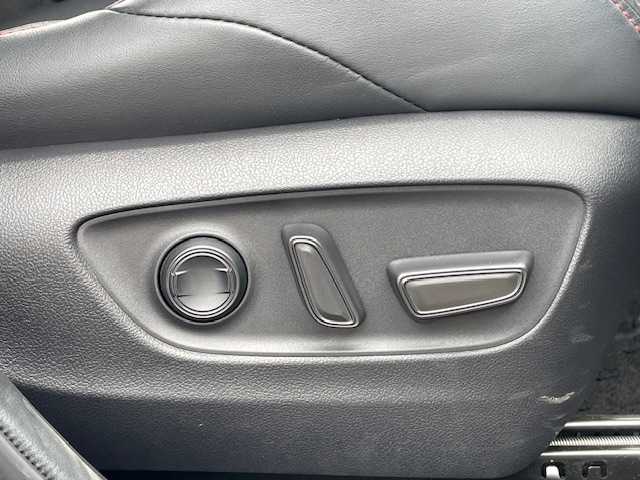 トヨタ ＲＡＶ４ アドベンチャー オフロードPKG 宮城県 2023(令5)年 2.9万km アティチュードブラックマイカ 登録時走行距離28259km/シートヒーター/コーナーセンサー/バックカメラ/ハンドルヒーター/Bluetooth/FM/AM/パワーシート/ルーフレール/ビルトインETC/追従クルーズコントロール/衝突軽減ブレーキ/純正フロアマット/純正ホイール/LED三眼ヘッドライト/エアーシート/オートライト