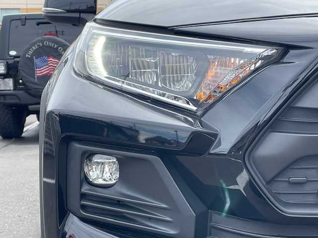 トヨタ ＲＡＶ４ アドベンチャー オフロードPKG 宮城県 2023(令5)年 2.9万km アティチュードブラックマイカ 登録時走行距離28259km/シートヒーター/コーナーセンサー/バックカメラ/ハンドルヒーター/Bluetooth/FM/AM/パワーシート/ルーフレール/ビルトインETC/追従クルーズコントロール/衝突軽減ブレーキ/純正フロアマット/純正ホイール/LED三眼ヘッドライト/エアーシート/オートライト