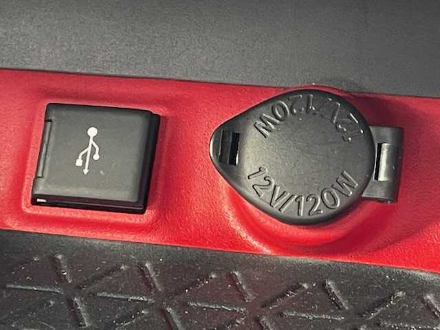 トヨタ ＲＡＶ４ アドベンチャー オフロードPKG 宮城県 2023(令5)年 2.9万km アティチュードブラックマイカ 登録時走行距離28259km/シートヒーター/コーナーセンサー/バックカメラ/ハンドルヒーター/Bluetooth/FM/AM/パワーシート/ルーフレール/ビルトインETC/追従クルーズコントロール/衝突軽減ブレーキ/純正フロアマット/純正ホイール/LED三眼ヘッドライト/エアーシート/オートライト