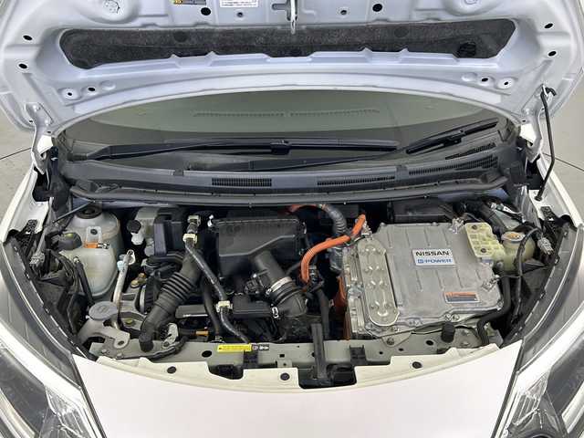 日産 ノート e－パワー メダリスト Bアロー 岐阜県 2020(令2)年 7.4万km ブリリアントホワイトパール/スーパーブラック 2トーン 純正ナビ/CD/DVD/Bluetooth/SD/iPod/AUX/フルセグTV/インテリジェントクルーズコントロール/レーンキープアシスト/クリアランスソナー/全周囲カメラ/エマージェンシーブレーキ/ドライブレコーダー/スペアキー/スマートキー/プッシュスタート/ハーフレザーシート/オートLEDヘッドライト/純正18インチアルミホイール＆サマータイヤ積み込みあり/ETC
