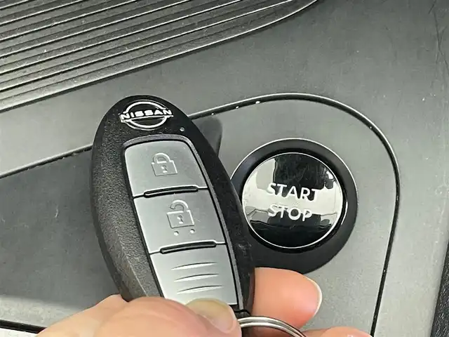 日産 ノート S FOUR 岩手県 2021(令3)年 7.8万km ダークメタルグレー ４WD/アラウンドビューモニター/寒冷地仕様/エマージェンシーブレーキ/レーンアシスト/コーナーセンサー/横滑り防止装置/インテリジェントルームミラー/シートヒーター/ステアリングヒーター/純正ナビ/（CD/DVD/Bluetooth/フルセグ）/ステアリングスイッチ/ETC2.0/ドライブレコーダー/オートライト/LEDヘッドライト/フォグランプ/15インチスチールホイール　純正ホイールキャップ