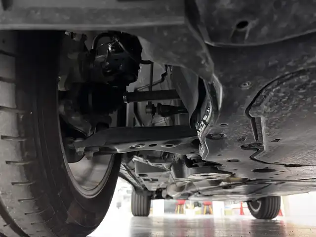 トヨタ ハリアー ハイブリッド Z レザーパッケージ 三重県 2025(令7)年 0.6万km プラチナホワイトパールマイカ ハイブリッド/FF/MTモード付フロアCVT/JBLプレミアムサウンド/12.3インチナビ/（AM/FM/USB/AUX/CarPlay/AndroidAuto/TV/Miracast）/【OP】パノラミックビューモニター/モデリスタエアロ（F/R下）/ドライブレコーダー 前後（電子ミラー内蔵・ナビ連動）/ETC2.0/Toyota Safety Sense/・プリクラッシュセーフティ/・レーントレーシングアシスト/・レーダークルコン/・ブラインドスポットモニター＆リヤクロストラフィックオートブレーキ/・パーキングサポートブレーキ（静止物・後方接近車両）/・アダプティブハイビームシステム/・ロードサインアシスト/・先行車発進告知/など/装備/・【OP】調光パノラマルーフ/・デジタルインナーミラー/・ハンズフリーパワーバックドア/・カラーヘッドアップディスプレイ/・本革シート/・パワーシート［D8way（メモリー・4wayランバーサポート付）/N4way］/・シートヒーター＆ベンチレーション（D/N）/・ステアリングヒーター/・左右独立オートエアコン/・電子パーキングブレーキ＆ブレーキホールド/・純正19inAW/・取/・スマートキーx1/など