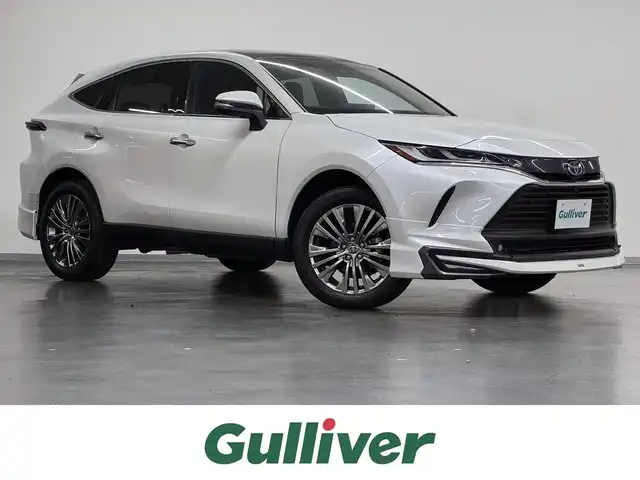トヨタ ハリアー ハイブリッド Z レザーパッケージ 三重県 2025(令7)年 0.6万km プラチナホワイトパールマイカ ハイブリッド/FF/MTモード付フロアCVT/JBLプレミアムサウンド/12.3インチナビ/（AM/FM/USB/AUX/CarPlay/AndroidAuto/TV/Miracast）/【OP】パノラミックビューモニター/モデリスタエアロ（F/R下）/ドライブレコーダー 前後（電子ミラー内蔵・ナビ連動）/ETC2.0/Toyota Safety Sense/・プリクラッシュセーフティ/・レーントレーシングアシスト/・レーダークルコン/・ブラインドスポットモニター＆リヤクロストラフィックオートブレーキ/・パーキングサポートブレーキ（静止物・後方接近車両）/・アダプティブハイビームシステム/・ロードサインアシスト/・先行車発進告知/など/装備/・【OP】調光パノラマルーフ/・デジタルインナーミラー/・ハンズフリーパワーバックドア/・カラーヘッドアップディスプレイ/・本革シート/・パワーシート［D8way（メモリー・4wayランバーサポート付）/N4way］/・シートヒーター＆ベンチレーション（D/N）/・ステアリングヒーター/・左右独立オートエアコン/・電子パーキングブレーキ＆ブレーキホールド/・純正19inAW/・取/・スマートキーx1/など