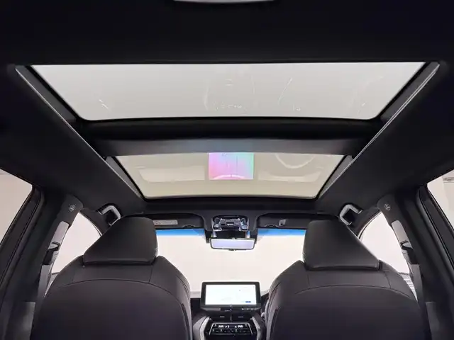 トヨタ ハリアー ハイブリッド Z レザーパッケージ 三重県 2025(令7)年 0.6万km プラチナホワイトパールマイカ ハイブリッド/FF/MTモード付フロアCVT/JBLプレミアムサウンド/12.3インチナビ/（AM/FM/USB/AUX/CarPlay/AndroidAuto/TV/Miracast）/【OP】パノラミックビューモニター/モデリスタエアロ（F/R下）/ドライブレコーダー 前後（電子ミラー内蔵・ナビ連動）/ETC2.0/Toyota Safety Sense/・プリクラッシュセーフティ/・レーントレーシングアシスト/・レーダークルコン/・ブラインドスポットモニター＆リヤクロストラフィックオートブレーキ/・パーキングサポートブレーキ（静止物・後方接近車両）/・アダプティブハイビームシステム/・ロードサインアシスト/・先行車発進告知/など/装備/・【OP】調光パノラマルーフ/・デジタルインナーミラー/・ハンズフリーパワーバックドア/・カラーヘッドアップディスプレイ/・本革シート/・パワーシート［D8way（メモリー・4wayランバーサポート付）/N4way］/・シートヒーター＆ベンチレーション（D/N）/・ステアリングヒーター/・左右独立オートエアコン/・電子パーキングブレーキ＆ブレーキホールド/・純正19inAW/・取/・スマートキーx1/など