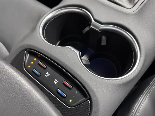 トヨタ ハリアー ハイブリッド Z レザーパッケージ 三重県 2025(令7)年 0.6万km プラチナホワイトパールマイカ ハイブリッド/FF/MTモード付フロアCVT/JBLプレミアムサウンド/12.3インチナビ/（AM/FM/USB/AUX/CarPlay/AndroidAuto/TV/Miracast）/【OP】パノラミックビューモニター/モデリスタエアロ（F/R下）/ドライブレコーダー 前後（電子ミラー内蔵・ナビ連動）/ETC2.0/Toyota Safety Sense/・プリクラッシュセーフティ/・レーントレーシングアシスト/・レーダークルコン/・ブラインドスポットモニター＆リヤクロストラフィックオートブレーキ/・パーキングサポートブレーキ（静止物・後方接近車両）/・アダプティブハイビームシステム/・ロードサインアシスト/・先行車発進告知/など/装備/・【OP】調光パノラマルーフ/・デジタルインナーミラー/・ハンズフリーパワーバックドア/・カラーヘッドアップディスプレイ/・本革シート/・パワーシート［D8way（メモリー・4wayランバーサポート付）/N4way］/・シートヒーター＆ベンチレーション（D/N）/・ステアリングヒーター/・左右独立オートエアコン/・電子パーキングブレーキ＆ブレーキホールド/・純正19inAW/・取/・スマートキーx1/など