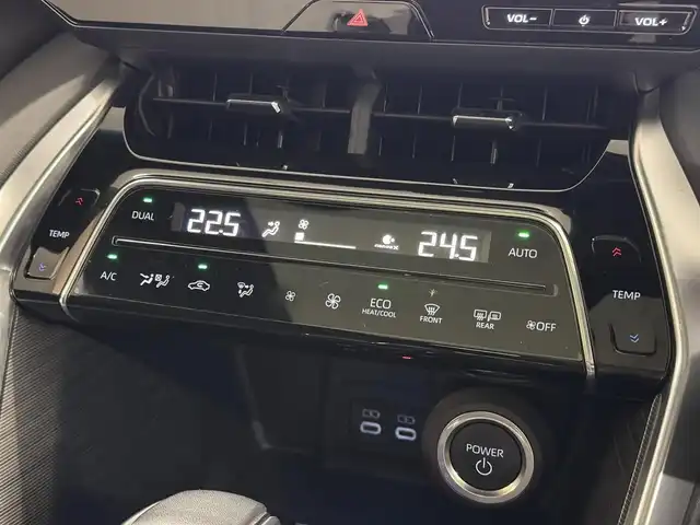 トヨタ ハリアー ハイブリッド Z レザーパッケージ 三重県 2025(令7)年 0.6万km プラチナホワイトパールマイカ ハイブリッド/FF/MTモード付フロアCVT/JBLプレミアムサウンド/12.3インチナビ/（AM/FM/USB/AUX/CarPlay/AndroidAuto/TV/Miracast）/【OP】パノラミックビューモニター/モデリスタエアロ（F/R下）/ドライブレコーダー 前後（電子ミラー内蔵・ナビ連動）/ETC2.0/Toyota Safety Sense/・プリクラッシュセーフティ/・レーントレーシングアシスト/・レーダークルコン/・ブラインドスポットモニター＆リヤクロストラフィックオートブレーキ/・パーキングサポートブレーキ（静止物・後方接近車両）/・アダプティブハイビームシステム/・ロードサインアシスト/・先行車発進告知/など/装備/・【OP】調光パノラマルーフ/・デジタルインナーミラー/・ハンズフリーパワーバックドア/・カラーヘッドアップディスプレイ/・本革シート/・パワーシート［D8way（メモリー・4wayランバーサポート付）/N4way］/・シートヒーター＆ベンチレーション（D/N）/・ステアリングヒーター/・左右独立オートエアコン/・電子パーキングブレーキ＆ブレーキホールド/・純正19inAW/・取/・スマートキーx1/など