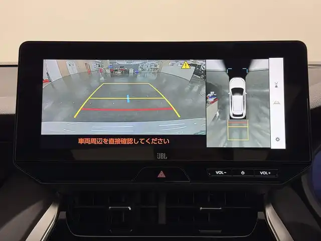 トヨタ ハリアー ハイブリッド Z レザーパッケージ 三重県 2025(令7)年 0.6万km プラチナホワイトパールマイカ ハイブリッド/FF/MTモード付フロアCVT/JBLプレミアムサウンド/12.3インチナビ/（AM/FM/USB/AUX/CarPlay/AndroidAuto/TV/Miracast）/【OP】パノラミックビューモニター/モデリスタエアロ（F/R下）/ドライブレコーダー 前後（電子ミラー内蔵・ナビ連動）/ETC2.0/Toyota Safety Sense/・プリクラッシュセーフティ/・レーントレーシングアシスト/・レーダークルコン/・ブラインドスポットモニター＆リヤクロストラフィックオートブレーキ/・パーキングサポートブレーキ（静止物・後方接近車両）/・アダプティブハイビームシステム/・ロードサインアシスト/・先行車発進告知/など/装備/・【OP】調光パノラマルーフ/・デジタルインナーミラー/・ハンズフリーパワーバックドア/・カラーヘッドアップディスプレイ/・本革シート/・パワーシート［D8way（メモリー・4wayランバーサポート付）/N4way］/・シートヒーター＆ベンチレーション（D/N）/・ステアリングヒーター/・左右独立オートエアコン/・電子パーキングブレーキ＆ブレーキホールド/・純正19inAW/・取/・スマートキーx1/など