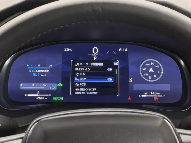 トヨタ ハリアー ハイブリッド Z レザーパッケージ 三重県 2025(令7)年 0.6万km プラチナホワイトパールマイカ ハイブリッド/FF/MTモード付フロアCVT/JBLプレミアムサウンド/12.3インチナビ/（AM/FM/USB/AUX/CarPlay/AndroidAuto/TV/Miracast）/【OP】パノラミックビューモニター/モデリスタエアロ（F/R下）/ドライブレコーダー 前後（電子ミラー内蔵・ナビ連動）/ETC2.0/Toyota Safety Sense/・プリクラッシュセーフティ/・レーントレーシングアシスト/・レーダークルコン/・ブラインドスポットモニター＆リヤクロストラフィックオートブレーキ/・パーキングサポートブレーキ（静止物・後方接近車両）/・アダプティブハイビームシステム/・ロードサインアシスト/・先行車発進告知/など/装備/・【OP】調光パノラマルーフ/・デジタルインナーミラー/・ハンズフリーパワーバックドア/・カラーヘッドアップディスプレイ/・本革シート/・パワーシート［D8way（メモリー・4wayランバーサポート付）/N4way］/・シートヒーター＆ベンチレーション（D/N）/・ステアリングヒーター/・左右独立オートエアコン/・電子パーキングブレーキ＆ブレーキホールド/・純正19inAW/・取/・スマートキーx1/など