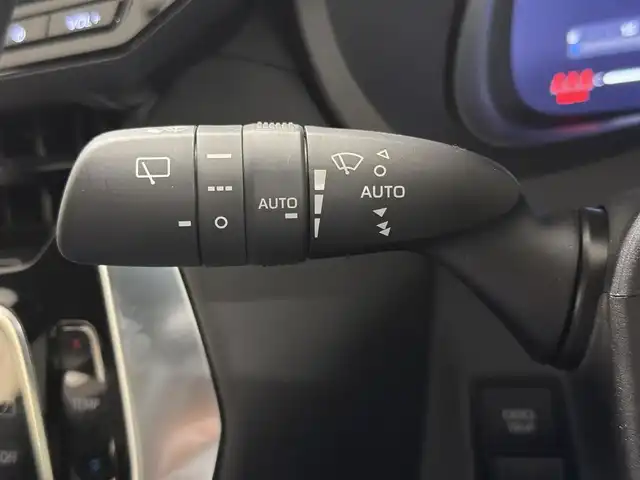 トヨタ ハリアー ハイブリッド Z レザーパッケージ 三重県 2025(令7)年 0.6万km プラチナホワイトパールマイカ ハイブリッド/FF/MTモード付フロアCVT/JBLプレミアムサウンド/12.3インチナビ/（AM/FM/USB/AUX/CarPlay/AndroidAuto/TV/Miracast）/【OP】パノラミックビューモニター/モデリスタエアロ（F/R下）/ドライブレコーダー 前後（電子ミラー内蔵・ナビ連動）/ETC2.0/Toyota Safety Sense/・プリクラッシュセーフティ/・レーントレーシングアシスト/・レーダークルコン/・ブラインドスポットモニター＆リヤクロストラフィックオートブレーキ/・パーキングサポートブレーキ（静止物・後方接近車両）/・アダプティブハイビームシステム/・ロードサインアシスト/・先行車発進告知/など/装備/・【OP】調光パノラマルーフ/・デジタルインナーミラー/・ハンズフリーパワーバックドア/・カラーヘッドアップディスプレイ/・本革シート/・パワーシート［D8way（メモリー・4wayランバーサポート付）/N4way］/・シートヒーター＆ベンチレーション（D/N）/・ステアリングヒーター/・左右独立オートエアコン/・電子パーキングブレーキ＆ブレーキホールド/・純正19inAW/・取/・スマートキーx1/など