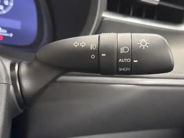 トヨタ ハリアー ハイブリッド Z レザーパッケージ 三重県 2025(令7)年 0.6万km プラチナホワイトパールマイカ ハイブリッド/FF/MTモード付フロアCVT/JBLプレミアムサウンド/12.3インチナビ/（AM/FM/USB/AUX/CarPlay/AndroidAuto/TV/Miracast）/【OP】パノラミックビューモニター/モデリスタエアロ（F/R下）/ドライブレコーダー 前後（電子ミラー内蔵・ナビ連動）/ETC2.0/Toyota Safety Sense/・プリクラッシュセーフティ/・レーントレーシングアシスト/・レーダークルコン/・ブラインドスポットモニター＆リヤクロストラフィックオートブレーキ/・パーキングサポートブレーキ（静止物・後方接近車両）/・アダプティブハイビームシステム/・ロードサインアシスト/・先行車発進告知/など/装備/・【OP】調光パノラマルーフ/・デジタルインナーミラー/・ハンズフリーパワーバックドア/・カラーヘッドアップディスプレイ/・本革シート/・パワーシート［D8way（メモリー・4wayランバーサポート付）/N4way］/・シートヒーター＆ベンチレーション（D/N）/・ステアリングヒーター/・左右独立オートエアコン/・電子パーキングブレーキ＆ブレーキホールド/・純正19inAW/・取/・スマートキーx1/など