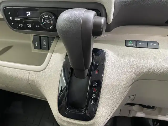 ホンダ Ｎ ＢＯＸ G L ホンダセンシング 鹿児島県 2018(平30)年 4.5万km プレミアムイエローパールⅡ 純正7インチSDナビ/BT/CD/SD/iPod/AM/FM/バックカメラ/ホンダセンシング/レーダークルーズコントロール/レーンキープアシスト/片側パワースライドドア/ETC/オートライト/LEDヘッドライト/純正ラバーマット/スマートキー