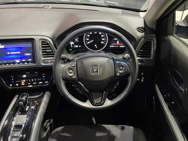 ホンダ ヴェゼル ハイブリッド X ホンダセンシング 岐阜県 2021(令3)年 2.7万km クリスタルブラックパール 禁煙車/ホンダセンシング/純正ナビ/HDMI/衝突軽減ブレーキ/レーンキープアシスト/カーテンエアバッグ/バックカメラ/前後ドライブレコーダー/ビルトインETC/パドルシフト/純正アルミホイール/純正フロアマット/ワンオーナー/ドアバイザー/LEDヘッドライト/オートエアコン/オートライト/オートハイビーム/プッシュスタート