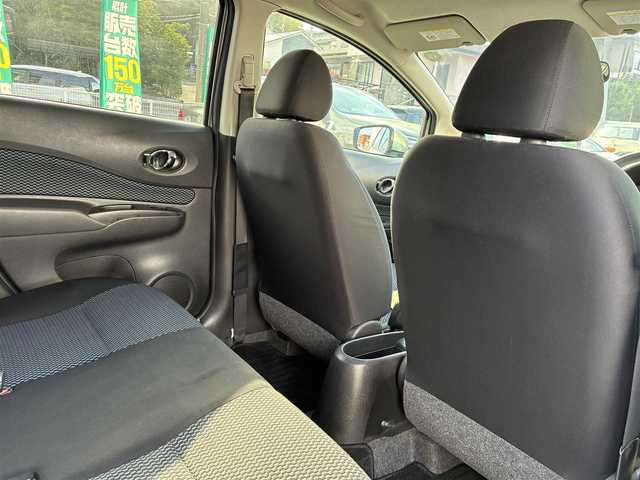 日産 ノート X 熊本県 2016(平28)年 7.6万km ブリリアントシルバー 純正ナビ（MM115D-W）/【フルセグTV/Bluetooth/CD】/エマージェンシーブレーキ/車線逸脱警報/ステアリングスイッチ/アイドリングストップ/プッシュスタート/スマートキー/ETC/オートライト/ウィンカーミラー/フロアマット/ドアバイザー/保証書/取扱説明書