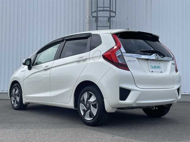 ホンダ フィット ハイブリット Fパッケージ 愛媛県 2014(平26)年 5.6万km プレミアムホワイトパール バックカメラ/LED/オートライト/Bluetooth/USB/カーテンエアバッグ/純正フロアマット/スマートキー/ワンセグTV/プッシュスタート/パワーステアリング/パワーウィンドウ/AAC/CD/SDナビ/DVD/ABS/横滑り防止装置/衝突被害軽減システム