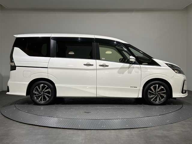 日産 セレナ ハイウェイスター V 愛媛県 2021(令3)年 3.7万km ブリリアントホワイトパール ・プロパイロット/・純正10インチナビゲーション/・フルセグテレビ/Bluetooth/DVD/・フリップダウンモニター/・アラウンドビューモニター/・インテリジェントルームミラー/・ETC/・ドライブレコーダー/・両側パワースライドドア/・LEDヘッドライト/・クルーズコントロール/・スマートキー