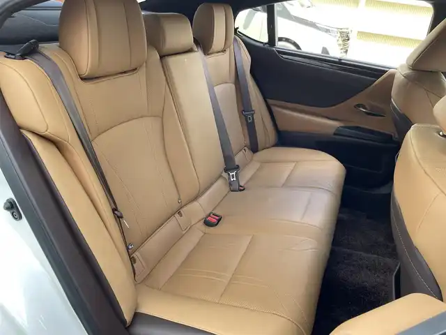 レクサス ＥＳ 300h バージョンL 東京都 2021(令3)年 2.5万km ソニッククォーツ ムーンルーフ/純正ナビ/パノラミックビューモニター/プリクラッシュセーフティ/ブラインドスポットモニター/レーダークルーズ/シートベンチレーション/パワーシート/ＥＴＣ/ドライブレコーダー