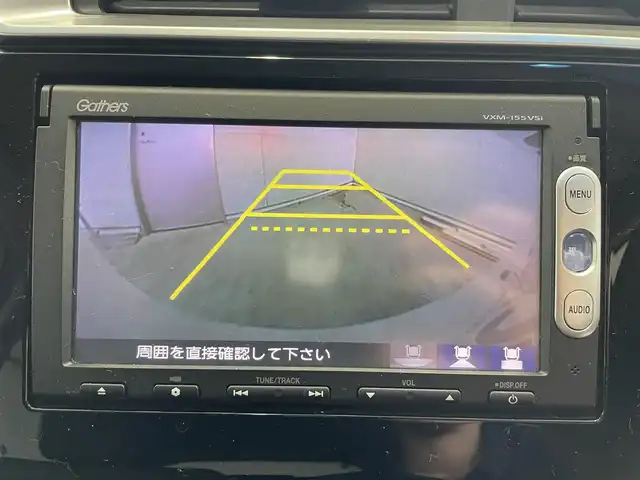 ホンダ フィット ハイブリット Fパッケージ 沖縄県 2015(平27)年 6.8万km プレミアムホワイトパール (株)IDOMが運営する【じしゃロンコザ店】の自社ローン専用車両になりますこちらは現金またはオートローンご利用時の価格です。自社ローンご希望の方は別途その旨お申付け下さい/・純正ナビ/・バックカメラ/・Bluetooth接続/・DVD再生/・TV/・ETC/・ドライブレコーダー/・スマートキー/・プッシュスタート/・純正フロアマット/・オートライト
