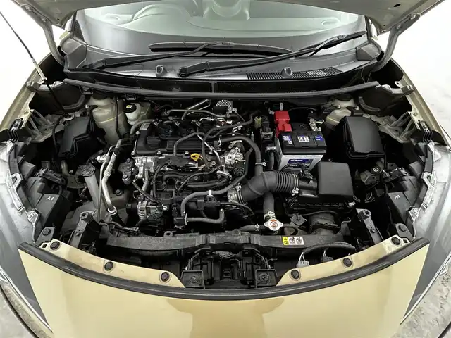 トヨタ ヤリスクロス G 大分県 2020(令2)年 6.1万km ブラックマイカ/ベージュ 2トーン 純正ナビ/Bluetooth/Miracast/AM/FM/トヨタセーフティーセンス/・プリクラッシュセーフティ/・レーンアシスト/・オートマチックハイビーム/・レーダークルーズコントロール/コーナーセンサー（前後）/純正アルミホイル16インチ/純正フロアマット/電動格納ミラー/オートブレーキホールド/バックカメラ/ステアリングスイッチ/革巻ステアリング/オートライト/USB入力端子/ビルトインETC/ドライブレコーダー