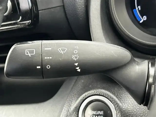 トヨタ ヤリスクロス G 大分県 2020(令2)年 6.1万km ブラックマイカ/ベージュ 2トーン 純正ナビ/Bluetooth/Miracast/AM/FM/トヨタセーフティーセンス/・プリクラッシュセーフティ/・レーンアシスト/・オートマチックハイビーム/・レーダークルーズコントロール/コーナーセンサー（前後）/純正アルミホイル16インチ/純正フロアマット/電動格納ミラー/オートブレーキホールド/バックカメラ/ステアリングスイッチ/革巻ステアリング/オートライト/USB入力端子/ビルトインETC/ドライブレコーダー