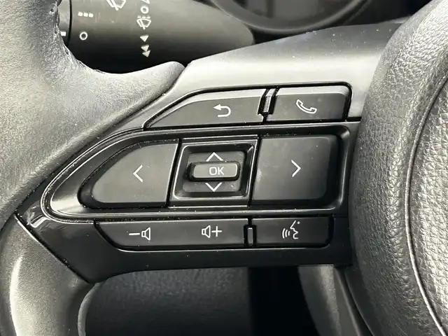 トヨタ ヤリスクロス G 大分県 2020(令2)年 6.1万km ブラックマイカ/ベージュ 2トーン 純正ナビ/Bluetooth/Miracast/AM/FM/トヨタセーフティーセンス/・プリクラッシュセーフティ/・レーンアシスト/・オートマチックハイビーム/・レーダークルーズコントロール/コーナーセンサー（前後）/純正アルミホイル16インチ/純正フロアマット/電動格納ミラー/オートブレーキホールド/バックカメラ/ステアリングスイッチ/革巻ステアリング/オートライト/USB入力端子/ビルトインETC/ドライブレコーダー