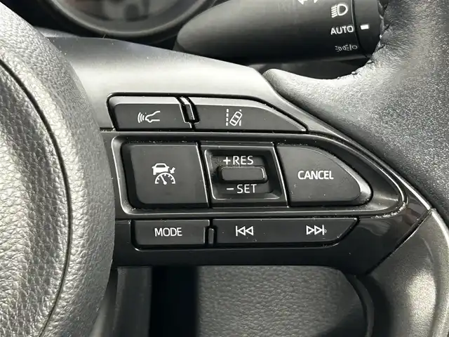 トヨタ ヤリスクロス G 大分県 2020(令2)年 6.1万km ブラックマイカ/ベージュ 2トーン 純正ナビ/Bluetooth/Miracast/AM/FM/トヨタセーフティーセンス/・プリクラッシュセーフティ/・レーンアシスト/・オートマチックハイビーム/・レーダークルーズコントロール/コーナーセンサー（前後）/純正アルミホイル16インチ/純正フロアマット/電動格納ミラー/オートブレーキホールド/バックカメラ/ステアリングスイッチ/革巻ステアリング/オートライト/USB入力端子/ビルトインETC/ドライブレコーダー