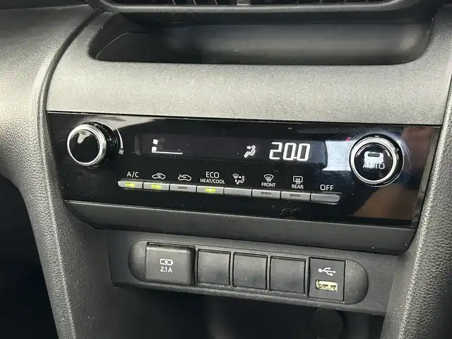 トヨタ ヤリスクロス G 大分県 2020(令2)年 6.1万km ブラックマイカ/ベージュ 2トーン 純正ナビ/Bluetooth/Miracast/AM/FM/トヨタセーフティーセンス/・プリクラッシュセーフティ/・レーンアシスト/・オートマチックハイビーム/・レーダークルーズコントロール/コーナーセンサー（前後）/純正アルミホイル16インチ/純正フロアマット/電動格納ミラー/オートブレーキホールド/バックカメラ/ステアリングスイッチ/革巻ステアリング/オートライト/USB入力端子/ビルトインETC/ドライブレコーダー