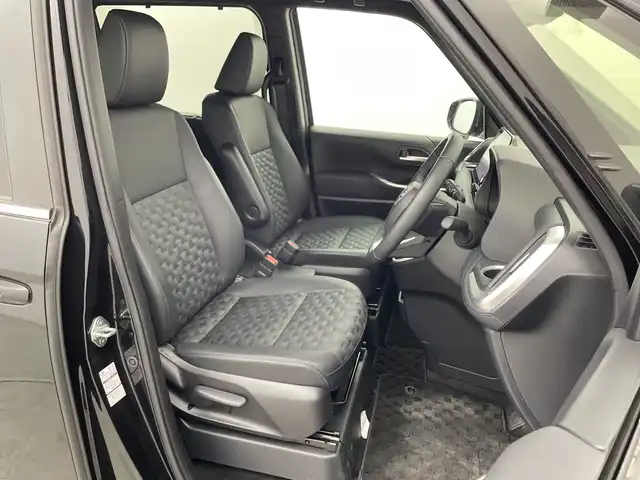 トヨタ ヴォクシー S－Z 群馬県 2024(令6)年 1.7万km アティチュードブラックマイカ 純正１０．５型ナビ　バックカメラ　シートヒーター　両側電動スライドドア　衝突被害軽減ブレーキ　レーンアシスト　アダプティブクルーズコントロール　オートハイビーム　ＬＥＤヘッドライト　ＥＴＣ２．０　禁煙