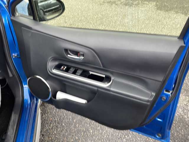 トヨタ アクア X－URBAN 新潟県 2014(平26)年 3.9万km コバルトブルーメタリック 社外メモリナビ/(AM/FM/CD/DVD/フルセグTV)/ハーフレザーシート/バックカメラ/AR-HUD/ルーフレール/LEDライト/純正16インチアルミホイール/ETC/ABS/横滑り防止装置/盗難防止装置/プッシュスタート/電動格納ミラー