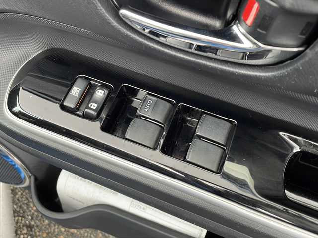 トヨタ アクア X－URBAN 新潟県 2014(平26)年 3.9万km コバルトブルーメタリック 社外メモリナビ/(AM/FM/CD/DVD/フルセグTV)/ハーフレザーシート/バックカメラ/AR-HUD/ルーフレール/LEDライト/純正16インチアルミホイール/ETC/ABS/横滑り防止装置/盗難防止装置/プッシュスタート/電動格納ミラー