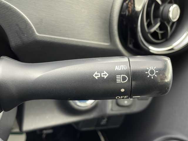 トヨタ アクア X－URBAN 新潟県 2014(平26)年 3.9万km コバルトブルーメタリック 社外メモリナビ/(AM/FM/CD/DVD/フルセグTV)/ハーフレザーシート/バックカメラ/AR-HUD/ルーフレール/LEDライト/純正16インチアルミホイール/ETC/ABS/横滑り防止装置/盗難防止装置/プッシュスタート/電動格納ミラー