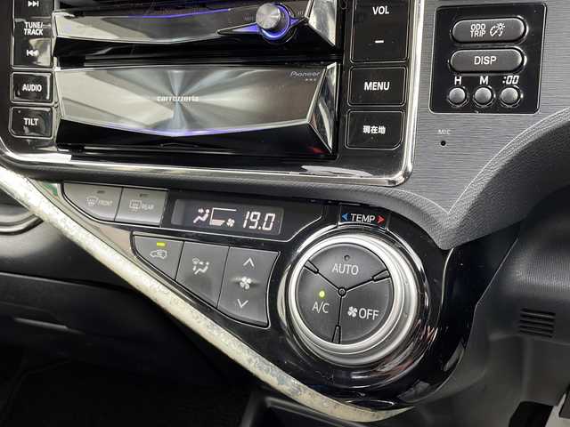トヨタ アクア X－URBAN 新潟県 2014(平26)年 3.9万km コバルトブルーメタリック 社外メモリナビ/(AM/FM/CD/DVD/フルセグTV)/ハーフレザーシート/バックカメラ/AR-HUD/ルーフレール/LEDライト/純正16インチアルミホイール/ETC/ABS/横滑り防止装置/盗難防止装置/プッシュスタート/電動格納ミラー