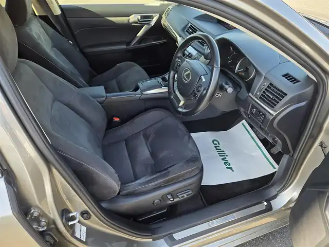 レクサス ＣＴ 200h バージョンC 鹿児島県 2019(令1)年 5.7万km ソニックチタニウム 純正ＯＰ前後ドライブレコーダー　/レーダークルーズコントロール　/ビルトインＥＴＣ２．０　/純正ＳＤナビ　/Ｂｌｕｅｔｏｏｔｈオーディオ　/フルセグテレビ　/プリクラッシュセーフティ　/レーンディパーチャーアラート/D+N席パワーシート/D+N席シートヒーター/プッシュスタート/スマートキー/エアバック(W+サイド)/カーテンエアバッグ