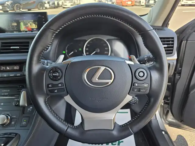 レクサス ＣＴ 200h バージョンC 鹿児島県 2019(令1)年 5.7万km ソニックチタニウム 純正ＯＰ前後ドライブレコーダー　/レーダークルーズコントロール　/ビルトインＥＴＣ２．０　/純正ＳＤナビ　/Ｂｌｕｅｔｏｏｔｈオーディオ　/フルセグテレビ　/プリクラッシュセーフティ　/レーンディパーチャーアラート/D+N席パワーシート/D+N席シートヒーター/プッシュスタート/スマートキー/エアバック(W+サイド)/カーテンエアバッグ