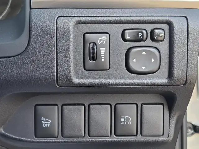 レクサス ＣＴ 200h バージョンC 鹿児島県 2019(令1)年 5.7万km ソニックチタニウム 純正ＯＰ前後ドライブレコーダー　/レーダークルーズコントロール　/ビルトインＥＴＣ２．０　/純正ＳＤナビ　/Ｂｌｕｅｔｏｏｔｈオーディオ　/フルセグテレビ　/プリクラッシュセーフティ　/レーンディパーチャーアラート/D+N席パワーシート/D+N席シートヒーター/プッシュスタート/スマートキー/エアバック(W+サイド)/カーテンエアバッグ