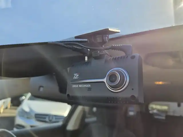 レクサス ＣＴ 200h バージョンC 鹿児島県 2019(令1)年 5.7万km ソニックチタニウム 純正ＯＰ前後ドライブレコーダー　/レーダークルーズコントロール　/ビルトインＥＴＣ２．０　/純正ＳＤナビ　/Ｂｌｕｅｔｏｏｔｈオーディオ　/フルセグテレビ　/プリクラッシュセーフティ　/レーンディパーチャーアラート/D+N席パワーシート/D+N席シートヒーター/プッシュスタート/スマートキー/エアバック(W+サイド)/カーテンエアバッグ