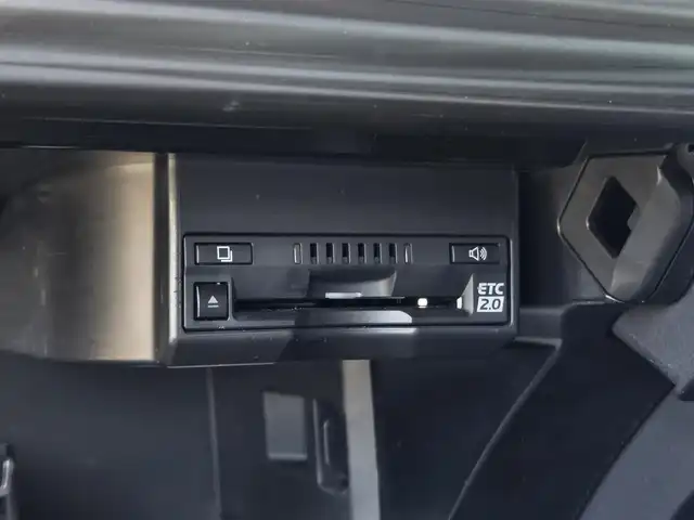 レクサス ＣＴ 200h バージョンC 鹿児島県 2019(令1)年 5.7万km ソニックチタニウム 純正ＯＰ前後ドライブレコーダー　/レーダークルーズコントロール　/ビルトインＥＴＣ２．０　/純正ＳＤナビ　/Ｂｌｕｅｔｏｏｔｈオーディオ　/フルセグテレビ　/プリクラッシュセーフティ　/レーンディパーチャーアラート/D+N席パワーシート/D+N席シートヒーター/プッシュスタート/スマートキー/エアバック(W+サイド)/カーテンエアバッグ