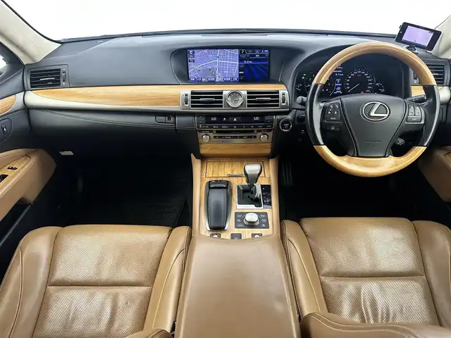 レクサス ＬＳ 600h バージョンC Iパック 愛知県 2013(平25)年 8万km ホワイトパールクリスタルシャイン 純正HDDナビ/バックカメラ/ドライブレコーダー/ステアリングリモコン/ステアリングヒーター/クルーズコントロール/ビルトインETC/ムーンルーフ/パワーシート/シートメモリー/シートヒーター/ベンチレーション/クリアランスソナー/プリクラッシュセーフティ/LEDヘッドライト/オートライト/オートマチックハイビーム/盗難防止機能/レーダー探知機/スマートキー
