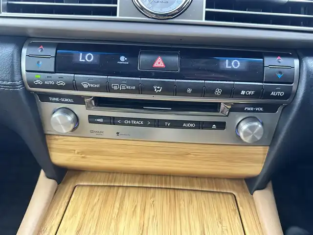 レクサス ＬＳ 600h バージョンC Iパック 愛知県 2013(平25)年 8万km ホワイトパールクリスタルシャイン 純正HDDナビ/バックカメラ/ドライブレコーダー/ステアリングリモコン/ステアリングヒーター/クルーズコントロール/ビルトインETC/ムーンルーフ/パワーシート/シートメモリー/シートヒーター/ベンチレーション/クリアランスソナー/プリクラッシュセーフティ/LEDヘッドライト/オートライト/オートマチックハイビーム/盗難防止機能/レーダー探知機/スマートキー