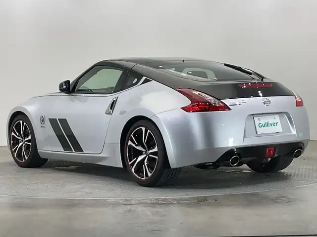 日産 フェアレディ Ｚ 50thアニバーサリー 栃木県 2019(令1)年 1.1万km ブリリアントシルバー/ダイヤモンドブラック 2トーン 純正ナビ/(フルセグTV・Bluetooth・CD・DVD・SD・AUX・USB)/バックカメラ/ハーフレザーシート/前席シートヒーター/HIDヘッドライト/オートライト/ビルトインETC/純正19インチアルミホイール/純正フロアマット/MTモード付AT/スマートキー/スペアキー1本/禁煙車/取扱説明書/保証書