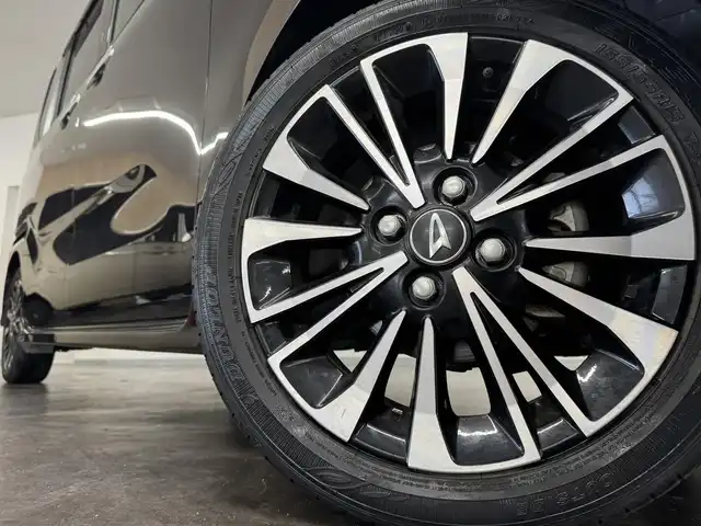 ダイハツ タント カスタム RS 三重県 2022(令4)年 4.4万km ブラックマイカメタリック ガソリン/FF/インパネCVT/純正 9インチナビ NMZN-Y72DS/（AM/FM/CD/DVD/Bluetooth/HDMI/USB/iPod/MEMORY MUSIC/SD/フルセグTV）/バックカメラ/両側パワースライドドア（ワンタッチオープン機能/ウェルカムオープン機能/タッチ＆ゴーロック機能付）/ビルトインETC/スマートアシスト3/・衝突回避支援ブレーキ機能（対車両・対歩行者）/・衝突警報機能（対車両・対歩行者）/・ブレーキ制御付誤発進抑制機能（前方・後方）/・レーダークルコン/・レーンキープコントロール（LKC）/・車線逸脱抑制制御機能/・車線逸脱警報機能/・コーナーセンサー（フロント２個／リヤ２個）/・標識認識機能（進入禁止）/装備/・ハーフレザーシート/・シートヒーター（D/N）/・オートエアコン/・オートライト/・LED ヘッドランプ＋サイドビューランプ＋フロントフォグランプ/・運転席ロングスライド機能/・ステアリングスイッチ/・充電用USBジャック（タイプA）/・プッシュスタート/・純正15inAW/・スマートキーx2/など