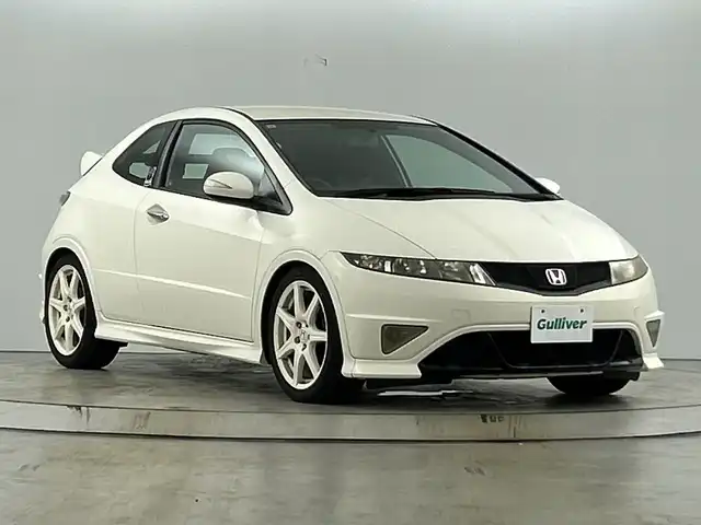 ホンダ シビック タイプR ユーロ 愛知県 2009(平21)年 7.2万km チャンピオンシップホワイト 7インチナビ/・ワンセグ/DISC/ETC/-標準装備-/6MT/ヘリカルLSD/VSA/ブラック枠メッシュフロントグリル/ボディ同色ドアミラー/TYPE E EUROエンブレム/18インチアルミホイール/SACHSダンパー/レッドステッチ入革巻きステアリング/アルミ製球型シフトノブ/SRSエアバッグ/オートエアコン/メタル製スポーツペダル/イモビライザー/リモコンキー