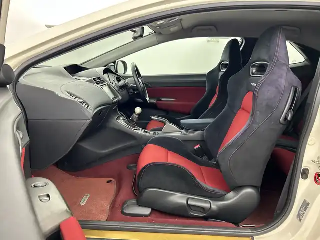 ホンダ シビック タイプR ユーロ 愛知県 2009(平21)年 7.2万km チャンピオンシップホワイト 7インチナビ/・ワンセグ/DISC/ETC/-標準装備-/6MT/ヘリカルLSD/VSA/ブラック枠メッシュフロントグリル/ボディ同色ドアミラー/TYPE E EUROエンブレム/18インチアルミホイール/SACHSダンパー/レッドステッチ入革巻きステアリング/アルミ製球型シフトノブ/SRSエアバッグ/オートエアコン/メタル製スポーツペダル/イモビライザー/リモコンキー
