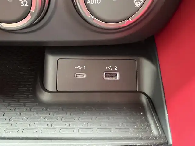 日産 フェアレディ Ｚ バージョンST 長崎県 2024(令6)年 0.7万km ダークメタルグレー 禁煙車/6速MT/純正NissanConnectナビ/フルセグTV/AppleCarPlay/AndroidAuto/ETC2.0/バックカメラ/BOSEサウンド/本革&スエード調コンビシート/両席パワーシート/スエードドアトリム/純正RAYS製19インチアルミホイール/タイヤ空気圧警告システム/リヤスポイラー/3連サブメーター/アルミペダル&フットレスト/本革巻きステア/本革巻きシフトノブ/本革巻きパーキングレバー/LEDヘッドライト/オートライト/リヤフォグランプ/アクティブサウンドコントロール/アクティブノイズコントロール/インテリジェントエマージェンシーブレーキ/インテリジェントFCW/インテリジェントクルーズコントロール/踏み間違い防止アシスト/コーナーセンサー/純正フロアマット/プッシュスタート/電動格納ミラーウィンカー/横滑り防止装置/イモビライザー/スペアキー