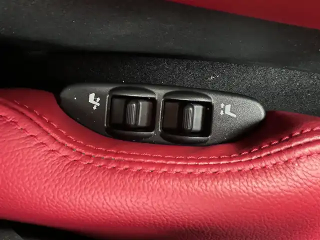 日産 フェアレディ Ｚ バージョンST 長崎県 2024(令6)年 0.7万km ダークメタルグレー 禁煙車/6速MT/純正NissanConnectナビ/フルセグTV/AppleCarPlay/AndroidAuto/ETC2.0/バックカメラ/BOSEサウンド/本革&スエード調コンビシート/両席パワーシート/スエードドアトリム/純正RAYS製19インチアルミホイール/タイヤ空気圧警告システム/リヤスポイラー/3連サブメーター/アルミペダル&フットレスト/本革巻きステア/本革巻きシフトノブ/本革巻きパーキングレバー/LEDヘッドライト/オートライト/リヤフォグランプ/アクティブサウンドコントロール/アクティブノイズコントロール/インテリジェントエマージェンシーブレーキ/インテリジェントFCW/インテリジェントクルーズコントロール/踏み間違い防止アシスト/コーナーセンサー/純正フロアマット/プッシュスタート/電動格納ミラーウィンカー/横滑り防止装置/イモビライザー/スペアキー