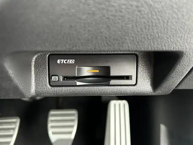 日産 フェアレディ Ｚ バージョンST 長崎県 2024(令6)年 0.7万km ダークメタルグレー 禁煙車/6速MT/純正NissanConnectナビ/フルセグTV/AppleCarPlay/AndroidAuto/ETC2.0/バックカメラ/BOSEサウンド/本革&スエード調コンビシート/両席パワーシート/スエードドアトリム/純正RAYS製19インチアルミホイール/タイヤ空気圧警告システム/リヤスポイラー/3連サブメーター/アルミペダル&フットレスト/本革巻きステア/本革巻きシフトノブ/本革巻きパーキングレバー/LEDヘッドライト/オートライト/リヤフォグランプ/アクティブサウンドコントロール/アクティブノイズコントロール/インテリジェントエマージェンシーブレーキ/インテリジェントFCW/インテリジェントクルーズコントロール/踏み間違い防止アシスト/コーナーセンサー/純正フロアマット/プッシュスタート/電動格納ミラーウィンカー/横滑り防止装置/イモビライザー/スペアキー