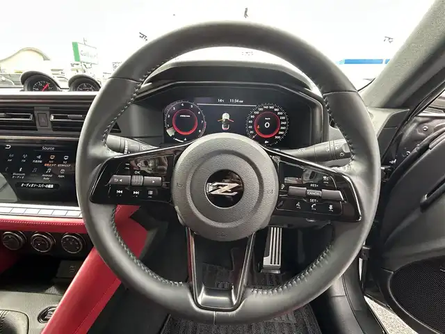 日産 フェアレディ Ｚ バージョンST 長崎県 2024(令6)年 0.7万km ダークメタルグレー 禁煙車/6速MT/純正NissanConnectナビ/フルセグTV/AppleCarPlay/AndroidAuto/ETC2.0/バックカメラ/BOSEサウンド/本革&スエード調コンビシート/両席パワーシート/スエードドアトリム/純正RAYS製19インチアルミホイール/タイヤ空気圧警告システム/リヤスポイラー/3連サブメーター/アルミペダル&フットレスト/本革巻きステア/本革巻きシフトノブ/本革巻きパーキングレバー/LEDヘッドライト/オートライト/リヤフォグランプ/アクティブサウンドコントロール/アクティブノイズコントロール/インテリジェントエマージェンシーブレーキ/インテリジェントFCW/インテリジェントクルーズコントロール/踏み間違い防止アシスト/コーナーセンサー/純正フロアマット/プッシュスタート/電動格納ミラーウィンカー/横滑り防止装置/イモビライザー/スペアキー