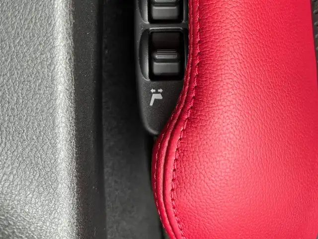 日産 フェアレディ Ｚ バージョンST 長崎県 2024(令6)年 0.7万km ダークメタルグレー 禁煙車/6速MT/純正NissanConnectナビ/フルセグTV/AppleCarPlay/AndroidAuto/ETC2.0/バックカメラ/BOSEサウンド/本革&スエード調コンビシート/両席パワーシート/スエードドアトリム/純正RAYS製19インチアルミホイール/タイヤ空気圧警告システム/リヤスポイラー/3連サブメーター/アルミペダル&フットレスト/本革巻きステア/本革巻きシフトノブ/本革巻きパーキングレバー/LEDヘッドライト/オートライト/リヤフォグランプ/アクティブサウンドコントロール/アクティブノイズコントロール/インテリジェントエマージェンシーブレーキ/インテリジェントFCW/インテリジェントクルーズコントロール/踏み間違い防止アシスト/コーナーセンサー/純正フロアマット/プッシュスタート/電動格納ミラーウィンカー/横滑り防止装置/イモビライザー/スペアキー