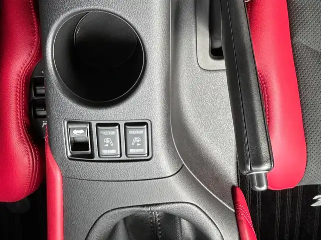 日産 フェアレディ Ｚ バージョンST 長崎県 2024(令6)年 0.7万km ダークメタルグレー 禁煙車/6速MT/純正NissanConnectナビ/フルセグTV/AppleCarPlay/AndroidAuto/ETC2.0/バックカメラ/BOSEサウンド/本革&スエード調コンビシート/両席パワーシート/スエードドアトリム/純正RAYS製19インチアルミホイール/タイヤ空気圧警告システム/リヤスポイラー/3連サブメーター/アルミペダル&フットレスト/本革巻きステア/本革巻きシフトノブ/本革巻きパーキングレバー/LEDヘッドライト/オートライト/リヤフォグランプ/アクティブサウンドコントロール/アクティブノイズコントロール/インテリジェントエマージェンシーブレーキ/インテリジェントFCW/インテリジェントクルーズコントロール/踏み間違い防止アシスト/コーナーセンサー/純正フロアマット/プッシュスタート/電動格納ミラーウィンカー/横滑り防止装置/イモビライザー/スペアキー