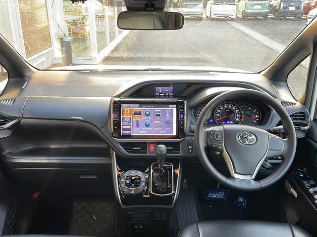 トヨタ ヴォクシー ZS 煌Ⅱ 千葉県 2019(平31)年 4.4万km ホワイトパールクリスタルシャイン トヨタセーフティセンス/・プリクラッシュセーフティ/・オートマチックハイビーム/・レーンディパーチャーアラート/先行車発進告知機能/クリアランスソナー/アルパイン11型ナビ/（Bluetooth/CD/DVD/SD/フルセグ）/バックカメラ/アイドリングストップ/ビルトインETC/純正16インチアルミホイール/両側パワースライドドア/LEDヘッドランプ/LEDフォグランプ/純正フロアマット/・2列目社外ラグマット付き/サイドバイザー/ステアリングスイッチ/本革巻きステアリング/革調シートカバー/電動格納ドアミラー/ドアミラーウインカー/プッシュエンジンスタート/スマートキー/スペアキー